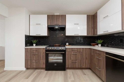 2302 16 Street North, Lethbridge, AB - Indoor Photo Showing Kitchen