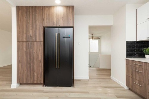 2302 16 Street North, Lethbridge, AB - Indoor Photo Showing Other Room