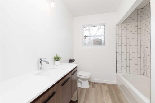 2302 16 Street North, Lethbridge, AB - Indoor Photo Showing Bathroom