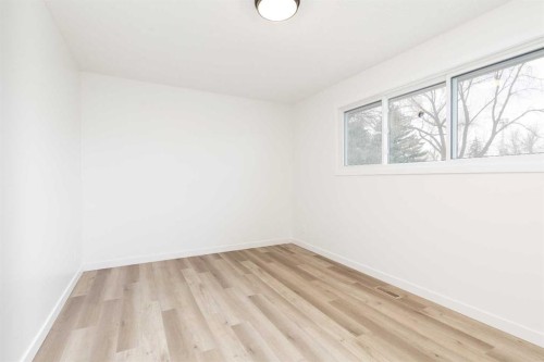 2302 16 Street North, Lethbridge, AB - Indoor Photo Showing Other Room