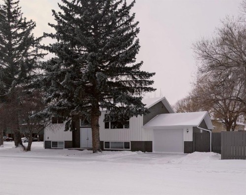 2302 16 Street North, Lethbridge, AB - Outdoor