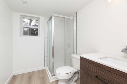 2302 16 Street North, Lethbridge, AB - Indoor Photo Showing Bathroom