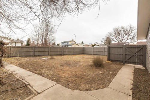 2302 16 Street North, Lethbridge, AB - Outdoor