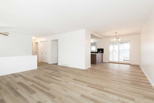 2302 16 Street North, Lethbridge, AB - Indoor