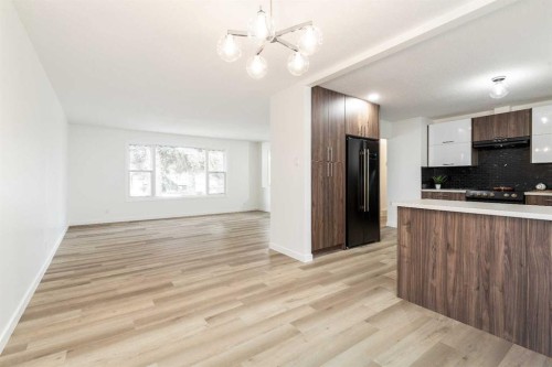 2302 16 Street North, Lethbridge, AB - Indoor Photo Showing Kitchen