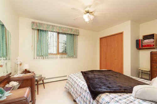 112-75 1 Avenue South, Lethbridge, AB - Indoor Photo Showing Bedroom