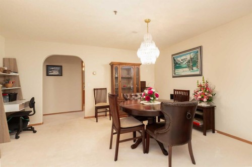 112-75 1 Avenue South, Lethbridge, AB - Indoor Photo Showing Dining Room