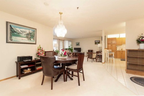 112-75 1 Avenue South, Lethbridge, AB - Indoor Photo Showing Dining Room