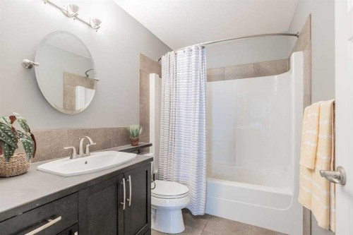 139 Firelight Way West, Lethbridge, AB - Indoor Photo Showing Bathroom