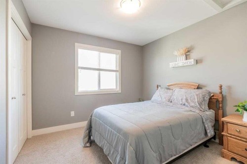139 Firelight Way West, Lethbridge, AB - Indoor Photo Showing Bedroom