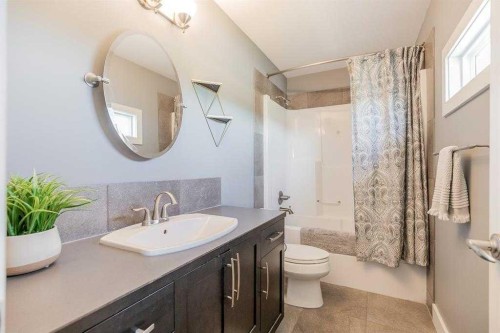139 Firelight Way West, Lethbridge, AB - Indoor Photo Showing Bathroom