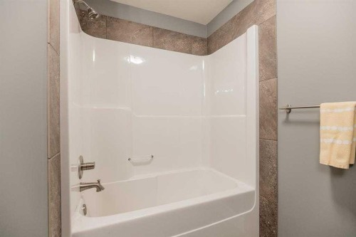 139 Firelight Way West, Lethbridge, AB - Indoor Photo Showing Bathroom