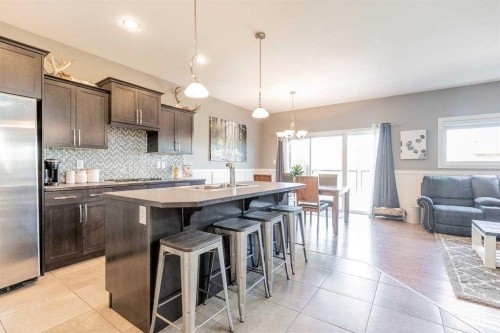 139 Firelight Way West, Lethbridge, AB - Indoor Photo Showing Kitchen With Upgraded Kitchen