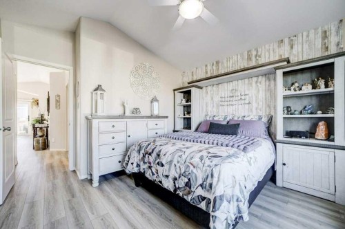 248 Sunridge Road West, Lethbridge, AB - Indoor Photo Showing Bedroom