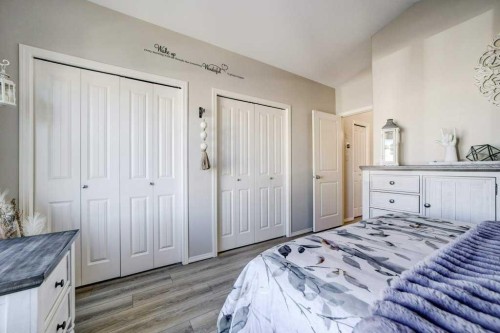 248 Sunridge Road West, Lethbridge, AB - Indoor Photo Showing Bedroom