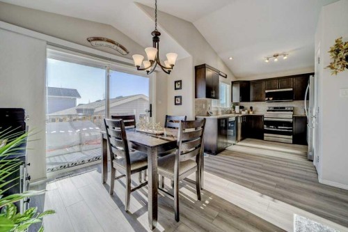 248 Sunridge Road West, Lethbridge, AB - Indoor Photo Showing Dining Room