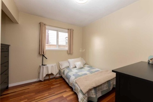 139 Laval Boulevard West, Lethbridge, AB - Indoor Photo Showing Bedroom