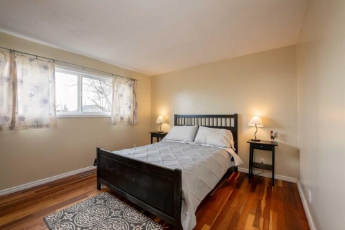 139 Laval Boulevard West, Lethbridge, AB - Indoor Photo Showing Bedroom