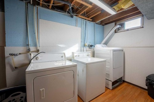 139 Laval Boulevard West, Lethbridge, AB - Indoor Photo Showing Laundry Room
