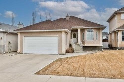 5 Fairmont Bay SOUTH Lethbridge, AB T1K 7J4