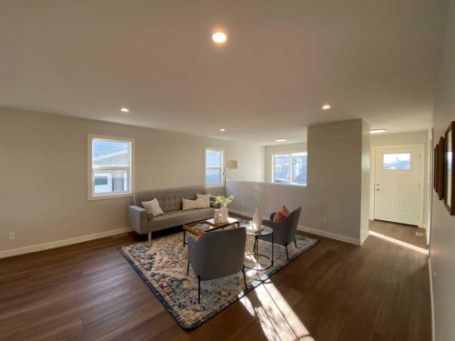 4209 57 Street, Taber, AB - Indoor Photo Showing Living Room