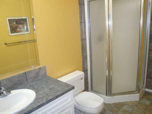 51 Kodiak Boulevard North, Lethbridge, AB - Indoor Photo Showing Bathroom