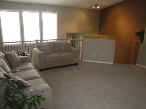 51 Kodiak Boulevard North, Lethbridge, AB - Indoor Photo Showing Living Room