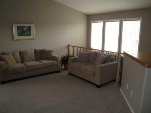 51 Kodiak Boulevard North, Lethbridge, AB - Indoor Photo Showing Living Room