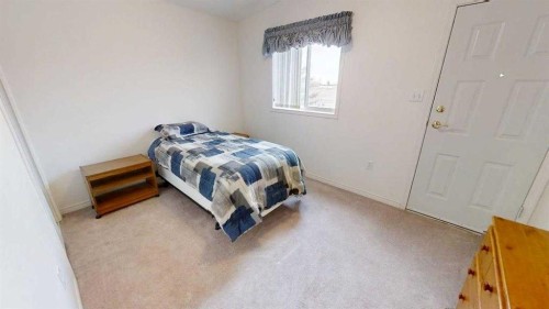 420N 200W, Raymond, AB - Indoor Photo Showing Bedroom