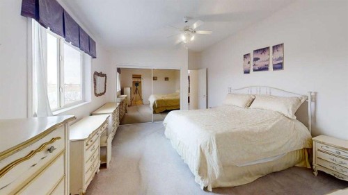 420N 200W, Raymond, AB - Indoor Photo Showing Bedroom