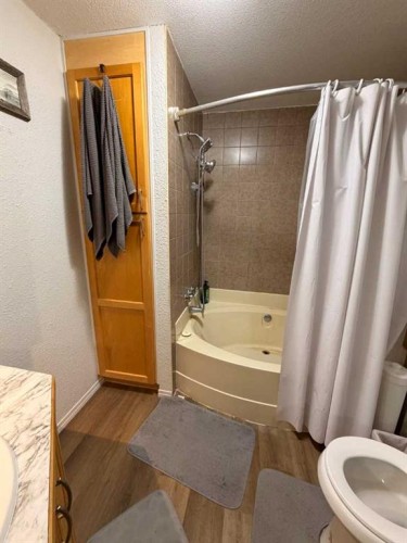 5403 42 Avenue South, Taber, AB - Indoor Photo Showing Bathroom
