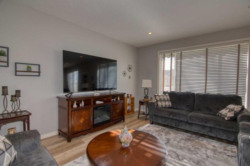 325 Canyon Boulevard West, Lethbridge, AB - Indoor Photo Showing Living Room