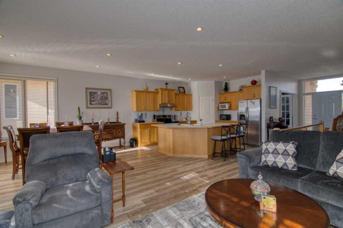 325 Canyon Boulevard West, Lethbridge, AB - Indoor Photo Showing Living Room