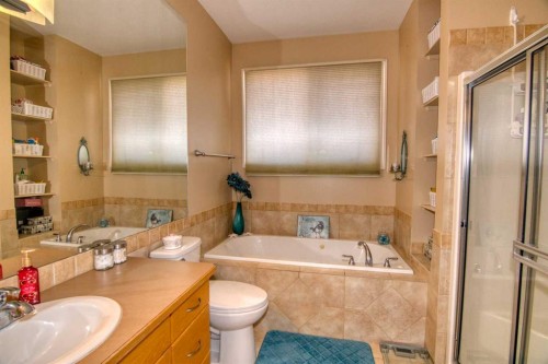 325 Canyon Boulevard West, Lethbridge, AB - Indoor Photo Showing Bathroom