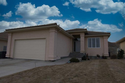 325 Canyon Boulevard West, Lethbridge, AB - Outdoor