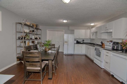 325 Canyon Boulevard West, Lethbridge, AB - Indoor