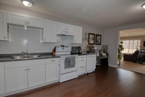 325 Canyon Boulevard West, Lethbridge, AB - Indoor Photo Showing Kitchen With Double Sink