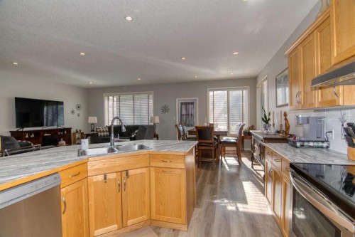 325 Canyon Boulevard West, Lethbridge, AB - Indoor Photo Showing Kitchen With Double Sink