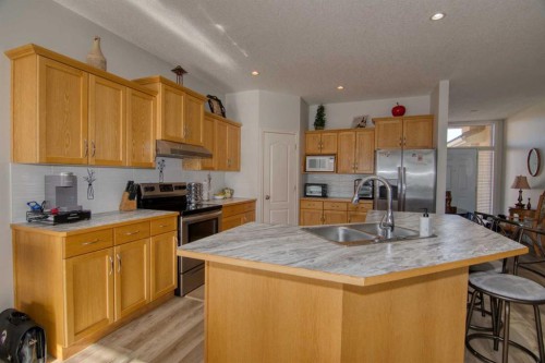 325 Canyon Boulevard West, Lethbridge, AB - Indoor Photo Showing Kitchen With Double Sink