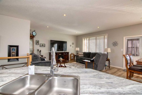 325 Canyon Boulevard West, Lethbridge, AB - Indoor