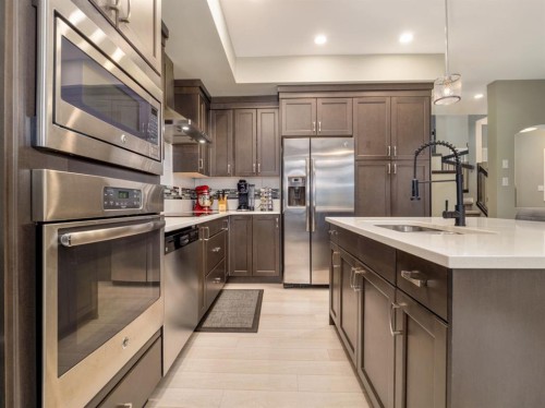 327 Mildred Dobbs Boulevard North, Lethbridge, AB - Indoor Photo Showing Kitchen With Upgraded Kitchen