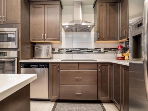 327 Mildred Dobbs Boulevard North, Lethbridge, AB - Indoor Photo Showing Kitchen With Upgraded Kitchen
