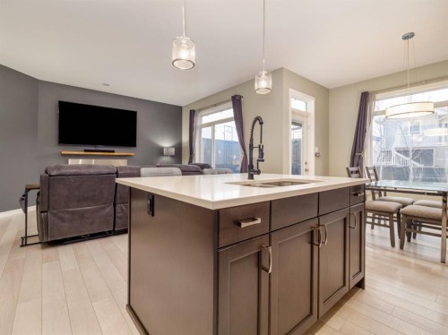 327 Mildred Dobbs Boulevard North, Lethbridge, AB - Indoor