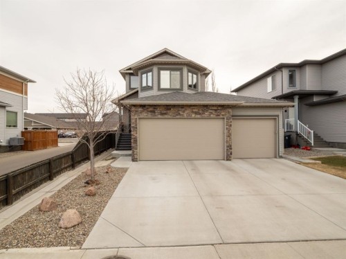 327 Mildred Dobbs Boulevard North, Lethbridge, AB - Outdoor