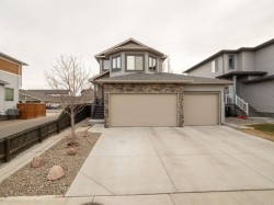 327 Mildred Dobbs Boulevard NORTH Lethbridge, AB T1H 6G7