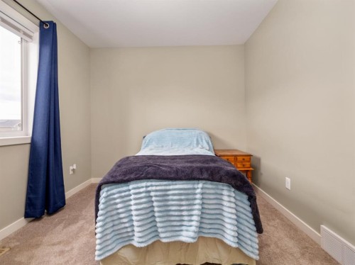 327 Mildred Dobbs Boulevard North, Lethbridge, AB - Indoor Photo Showing Bedroom