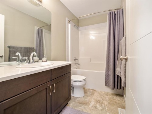 327 Mildred Dobbs Boulevard North, Lethbridge, AB - Indoor Photo Showing Bathroom