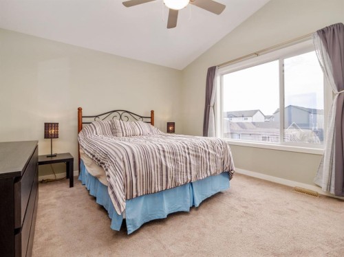 327 Mildred Dobbs Boulevard North, Lethbridge, AB - Indoor Photo Showing Bedroom