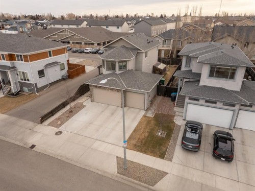 327 Mildred Dobbs Boulevard North, Lethbridge, AB - Outdoor