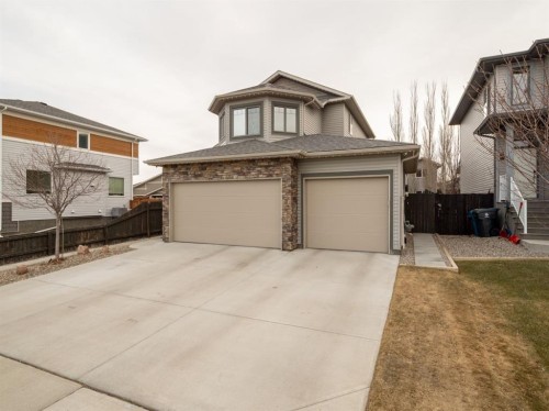 327 Mildred Dobbs Boulevard North, Lethbridge, AB - Outdoor